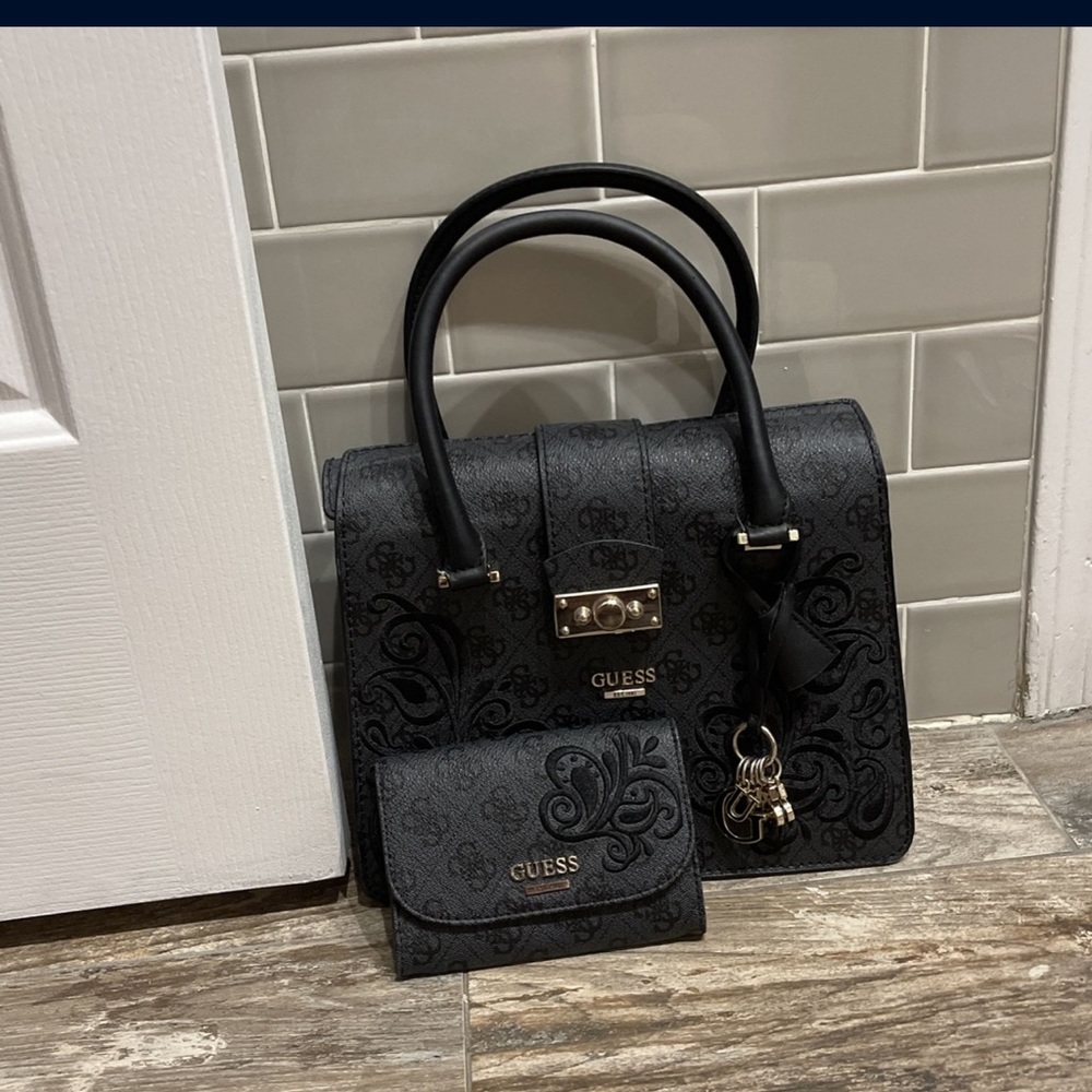 Guess bag and wallet